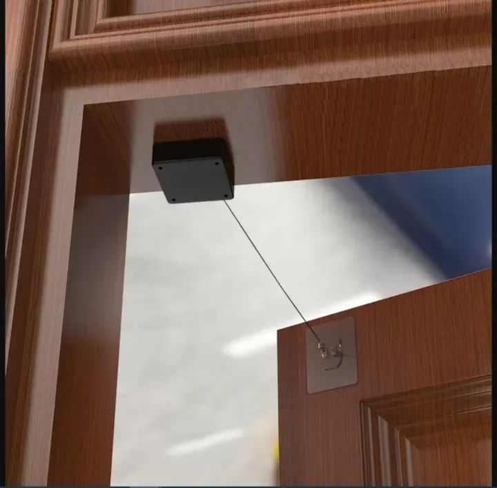 Automatic door closing device