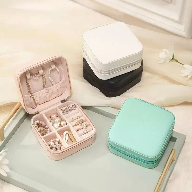 Travel-friendly jewelry organizer box